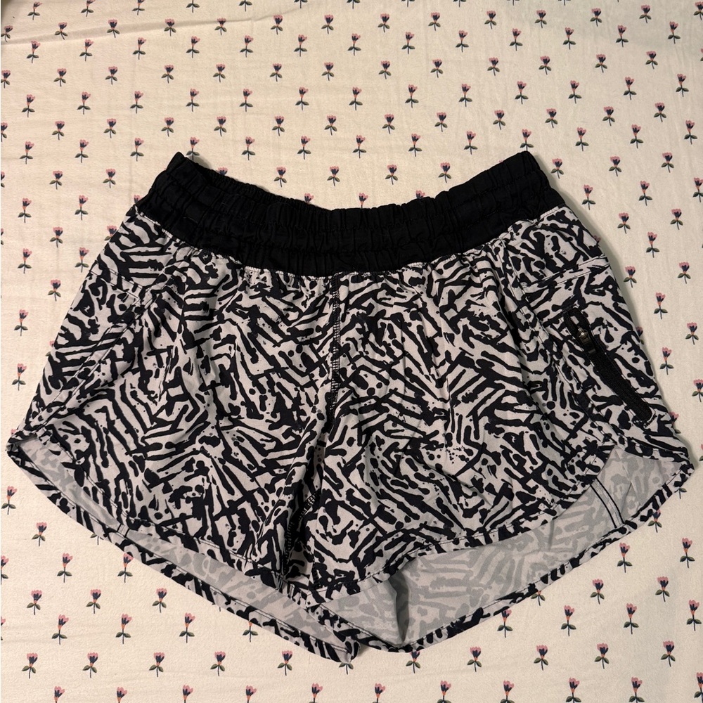 Lululemon Hotty Hot Black and White Women Shorts